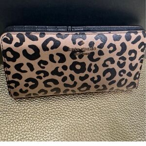 Leopard wallet great condition. Callout plastic id slot